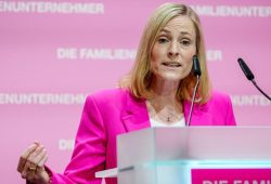 Unternehmer fordern Verzicht auf Bundestags-Sommerpause für Reformen