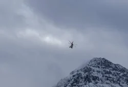 Bergsteiger überlebt Sturz und Nacht im Schnee