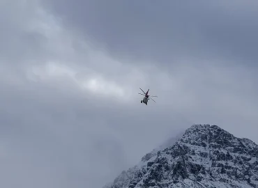 Bergsteiger überlebt Sturz und Nacht im Schnee