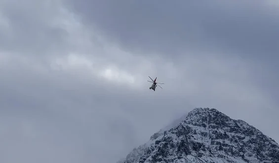 Bergsteiger überlebt Sturz und Nacht im Schnee