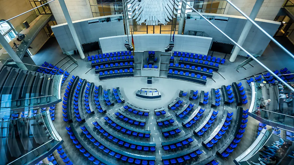 Familienunternehmer fordern Verzicht auf Sommerpause des Bundestags