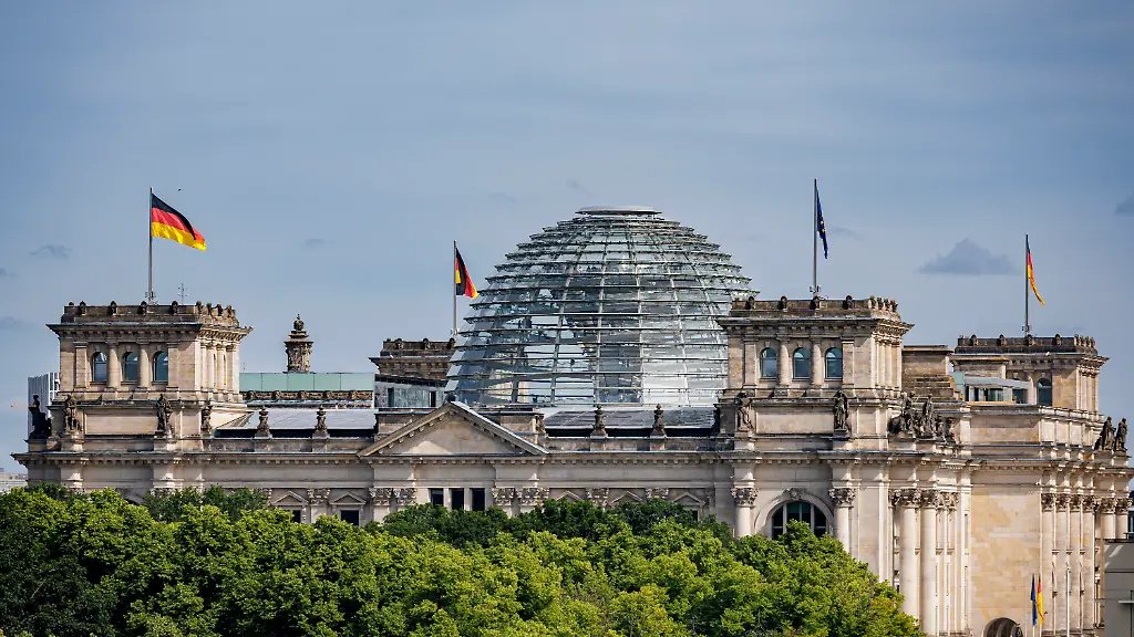 Unmut über Altersbezüge: Parlamentarier und die Rentendebatte