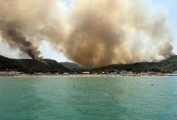 Waldbrände in Südeuropa: Evakuierungen an der Adriaküste
