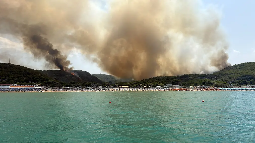 Waldbrände in Südeuropa: Evakuierungen an der Adriaküste