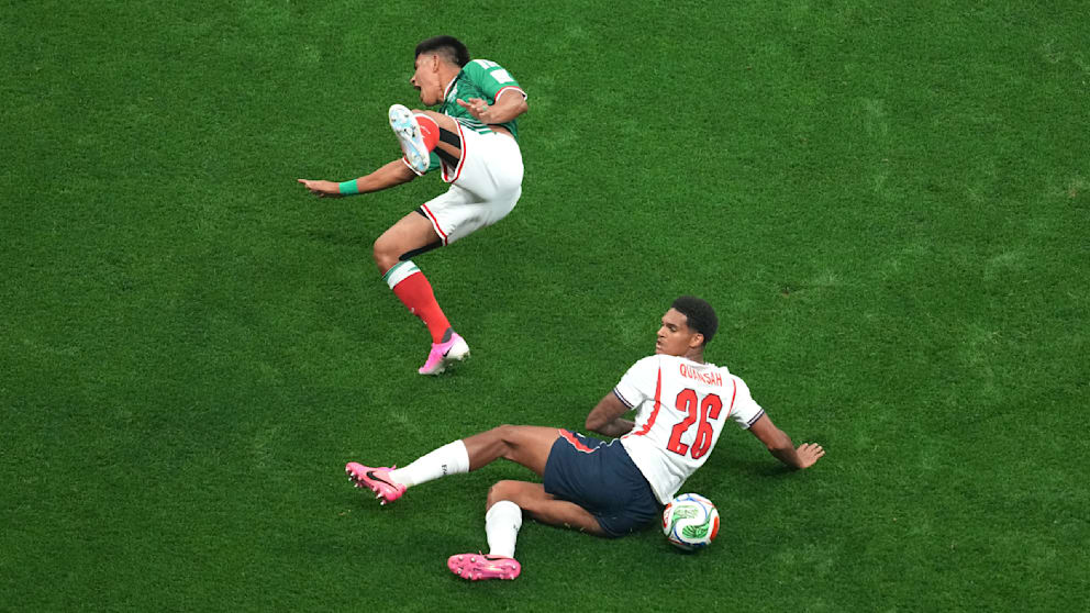 Video-Beweis nach Foul im Bundesliga-Spiel