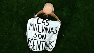 Politische Kontroverse bei der Fußball-WM: Argentinisches Banner sorgt für Unruhe