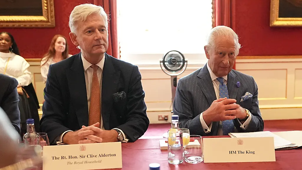 König Charles verliert engsten Vertrauten: Sir Clive Alderton zieht sich zurück