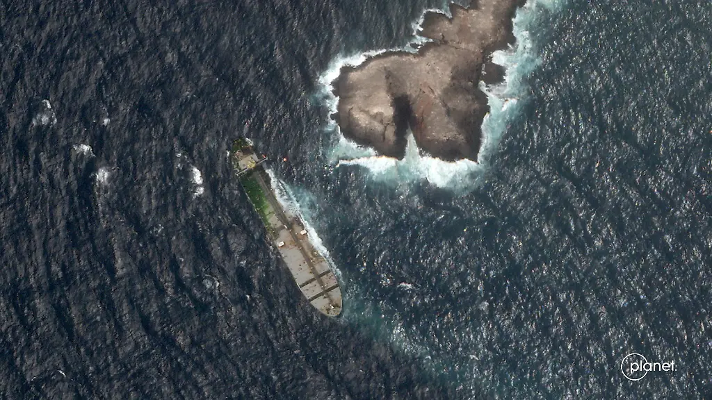 Umweltgefahr durch havarierten Tanker vor Oman