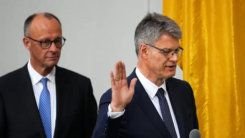 Kritik an Kanzler Merz wegen Schnieder-Entlassung