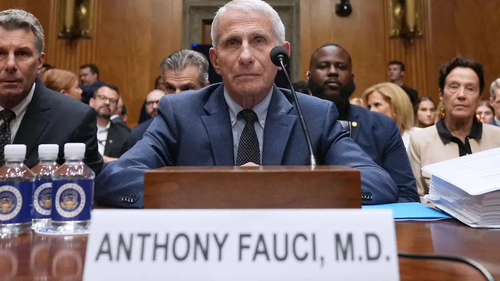 Fauci unter Druck im US-Senat: Republikaner konfrontieren ihn mit Tagebucheinträgen
