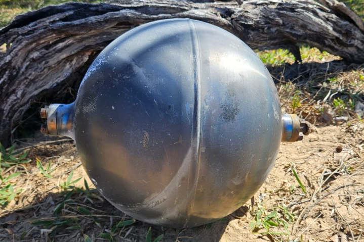 Glänzende Kugeln in Queensland angespült