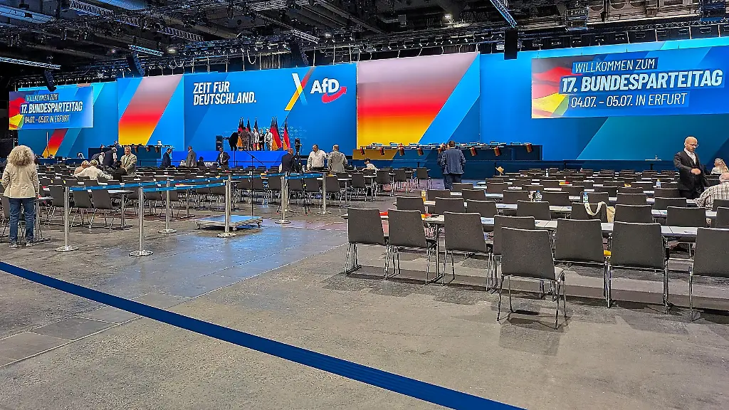 AfD plant den Kauf einer Veranstaltungshalle in NRW