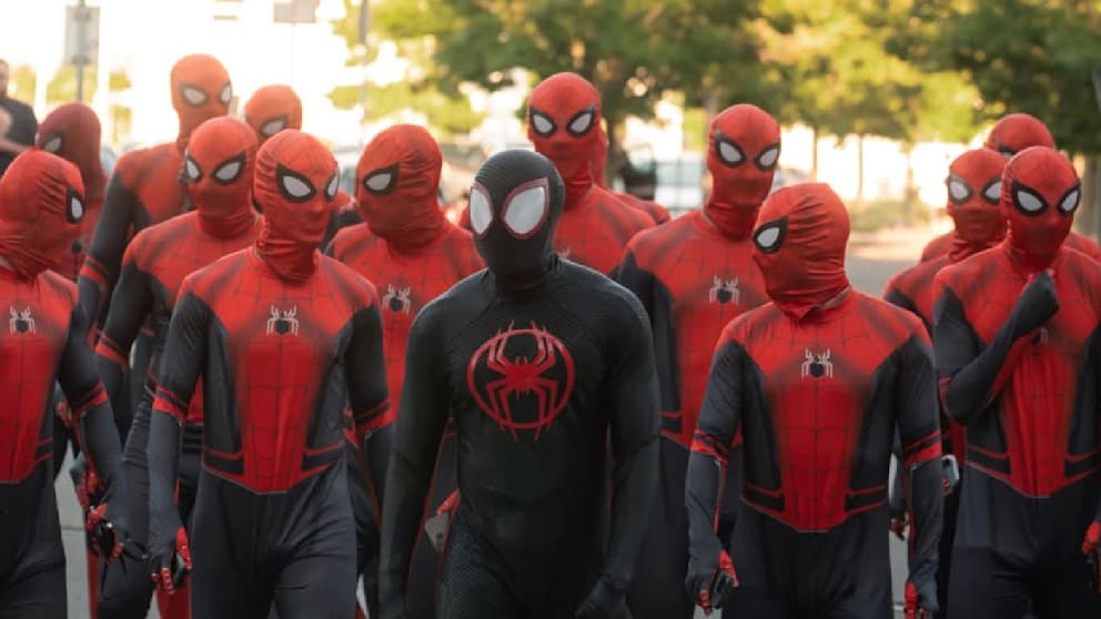 Kinobesuch in Spiderman-Kostümen: Spieler von Energie Cottbus machen es vor