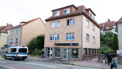 AfD-Parteitag in Erfurt von Protesten überschattet