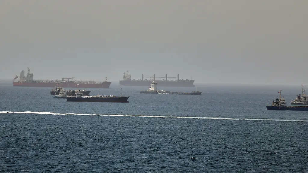 Explosion eines Öltankers in der Straße von Hormus