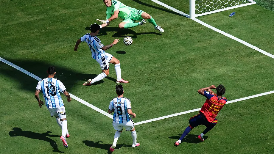 Spaniens erfolgloser Angriff gegen Argentinien im WM-Finale
