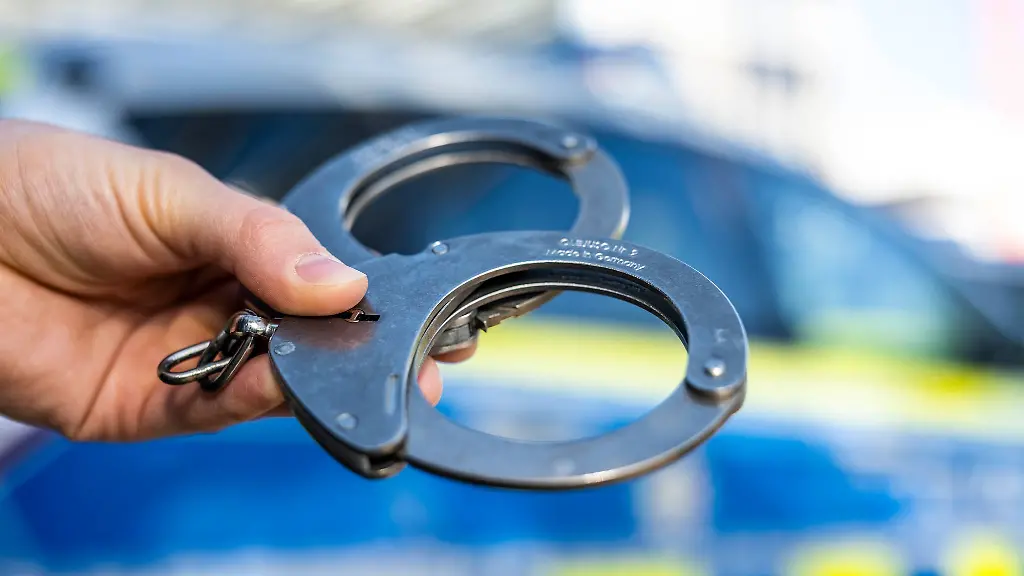Ermittlungen nach Tod eines Mannes bei Polizeieinsatz in Duisburg