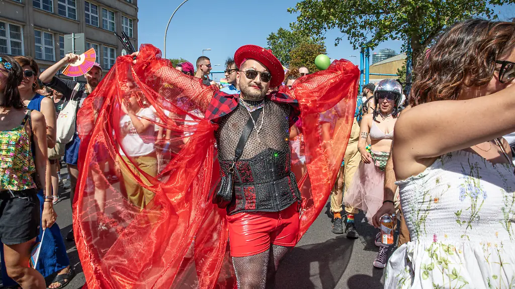 Hunderttausende feiern beim Berliner CSD