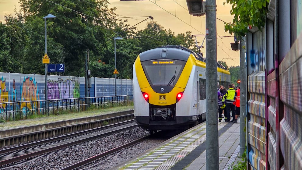 Prügelei in Deutsche Bahn endet mit schwerem Unfall