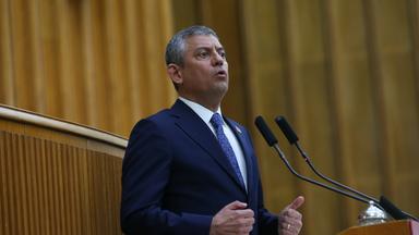 Politische Neuordnung in der Türkei: Die Gründung der Yeni-Partei