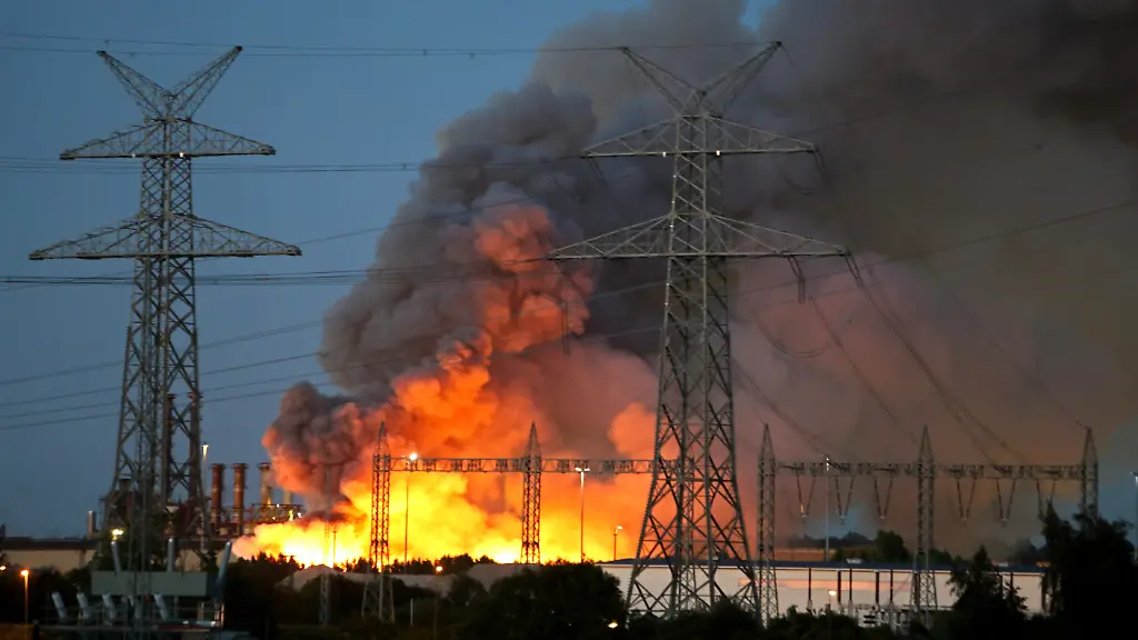 Schrottberg bei Salzgitter in Flammen