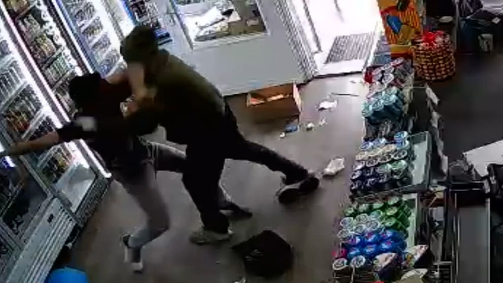 Verkäufer in Bremen stoppt bewaffneten Räuber