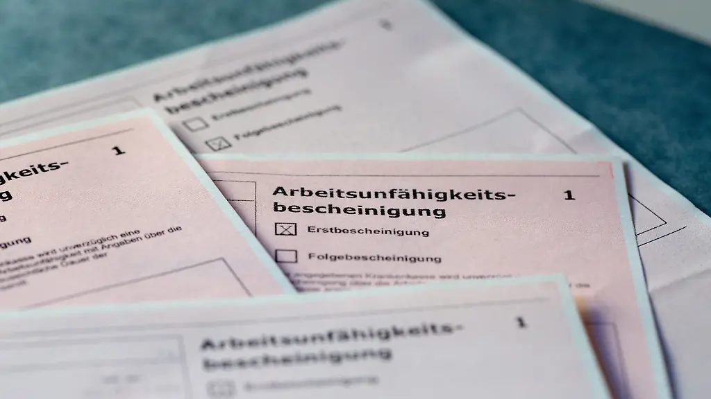 Debatte um Krankschreibung: DAK-Chef schlägt skandinavisches Modell vor