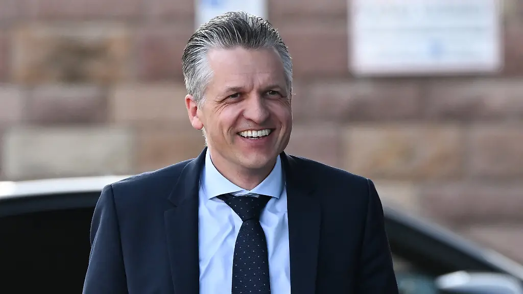Nachfolge von Schnieder: Probleme und Pech bei der Regierungsumbildung