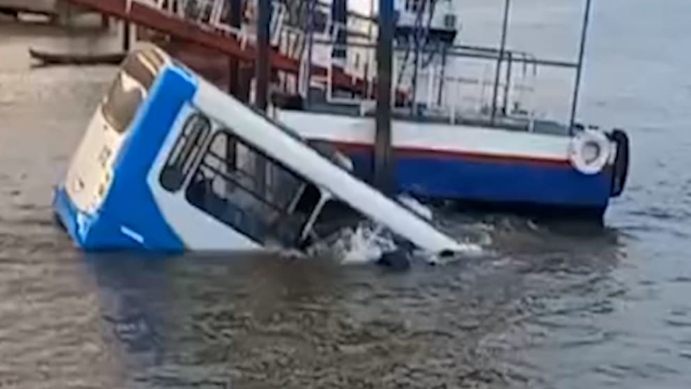Fluss-Drama in Brasilien: Bus stürzt in Fluss, alle Passagiere entkommen