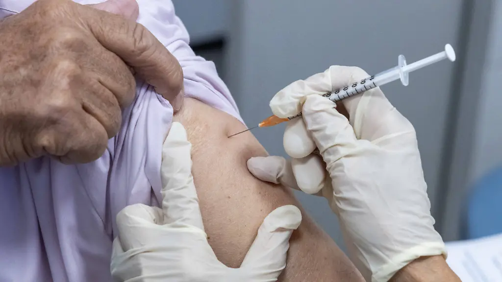 Wirksamkeit und Sicherheit von mRNA-Impfstoffen gegen COVID-19