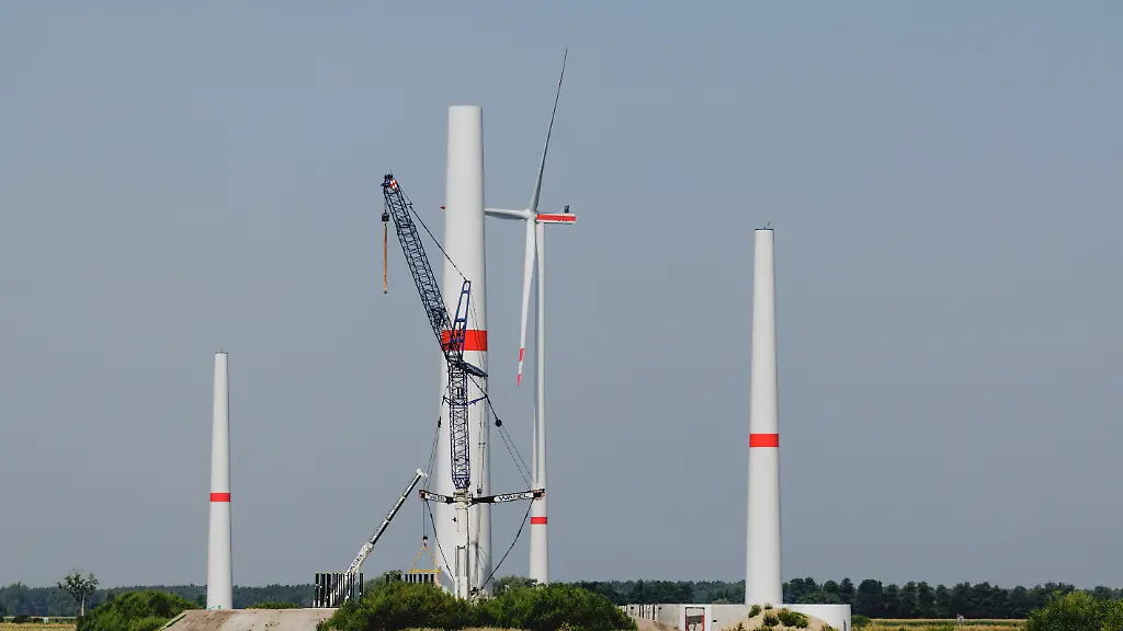Steigende Zahlen bei Windkraftanlagen und ihre Herausforderungen