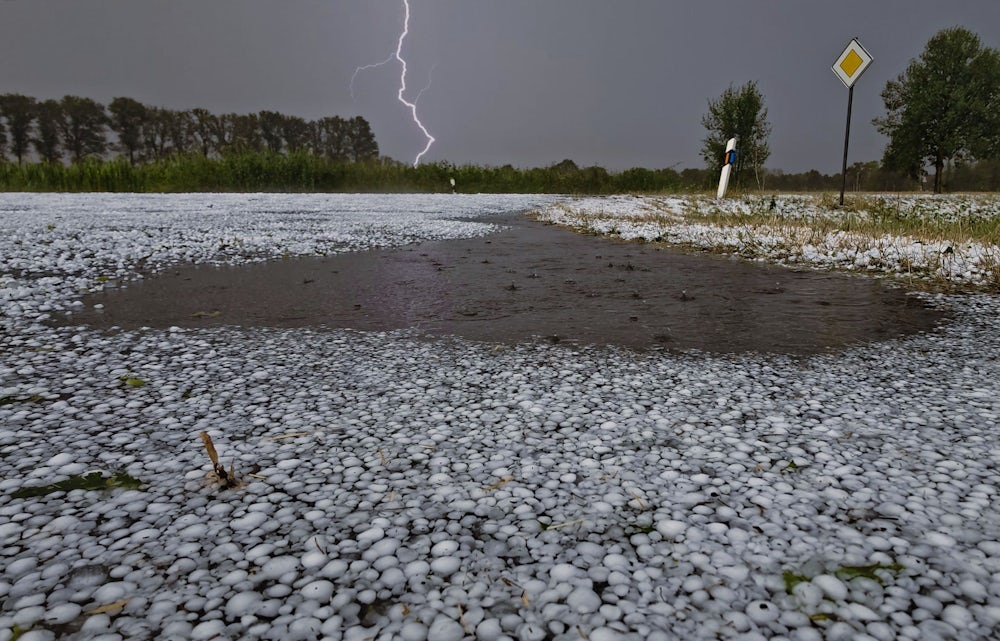 Unwetter und Hitze führen zu Alarm in Deutschland