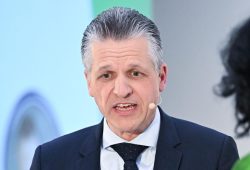 Herausforderungen bei der Regierungsumbildung: Der Fall Schnieder