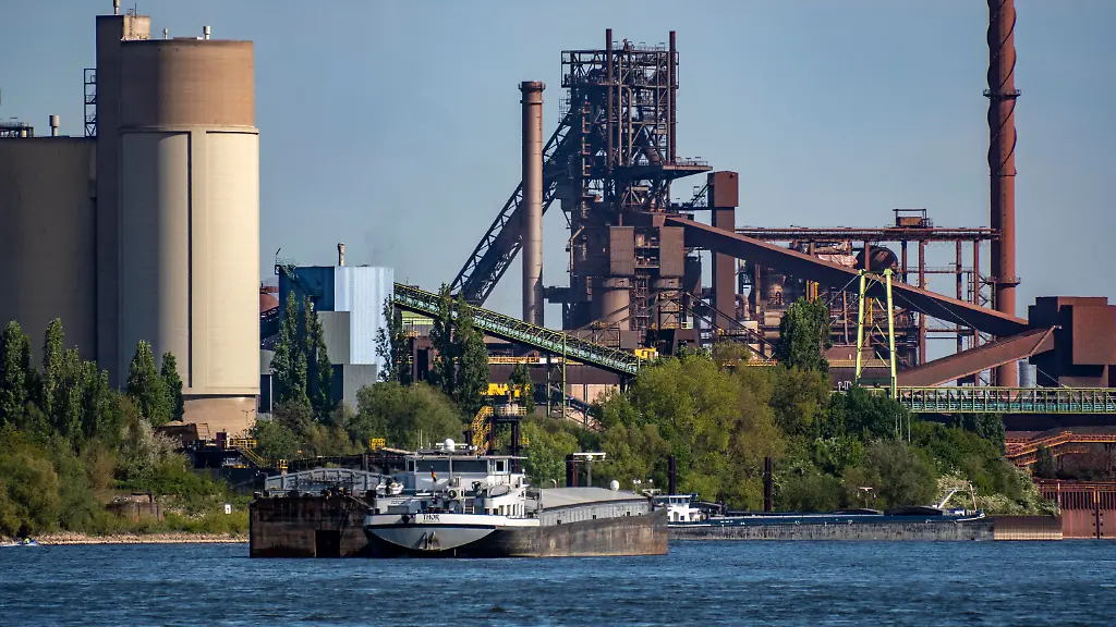 Rhein-Niedrigwasser bringt Industrie unter Druck
