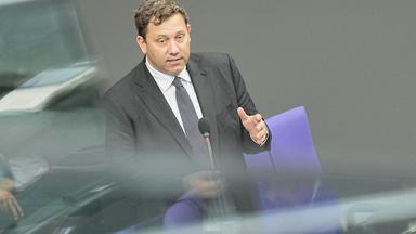 Bundesfinanzminister Lars Klingbeil verteidigt höhere Neuverschuldung