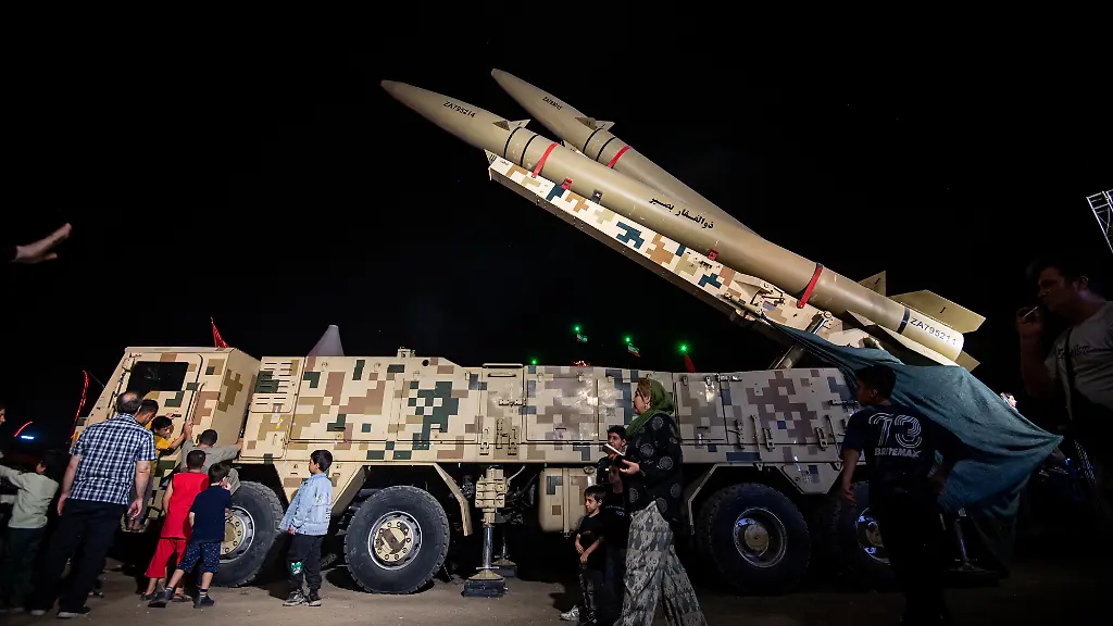 USA setzen Angriffe auf Iran aus – Diskussionen über Waffenbestände