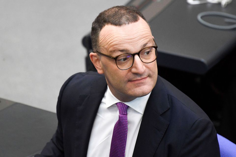 Kanzler und CDU unter Druck: Kontroverse um Jens Spahns Leihmutterbaby