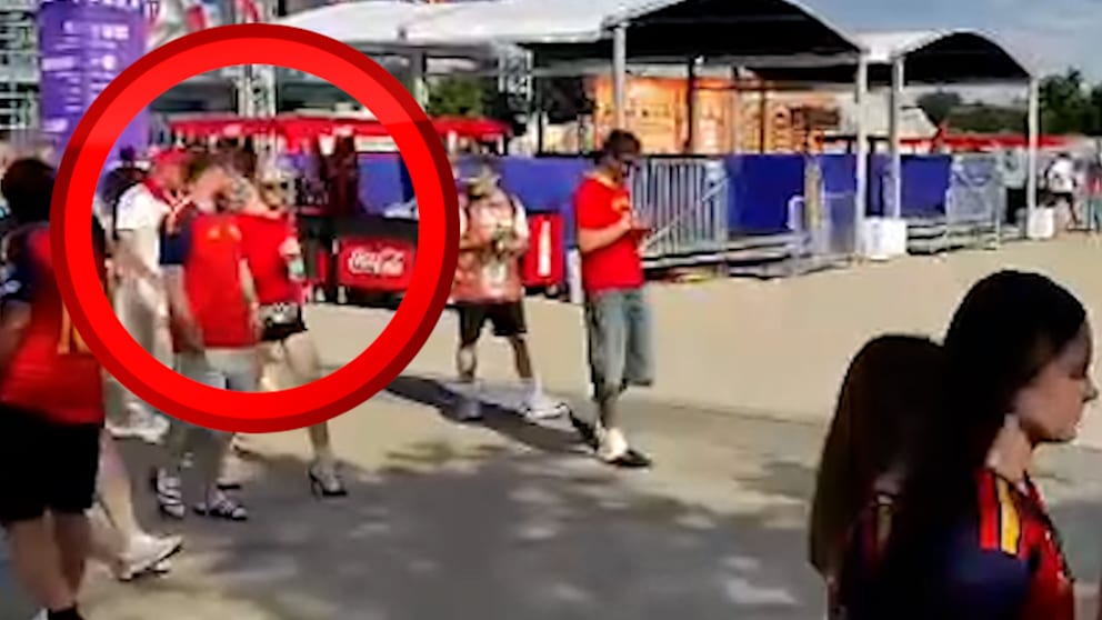 Spielerfrau und Influencer bei einem deutschen Spiel