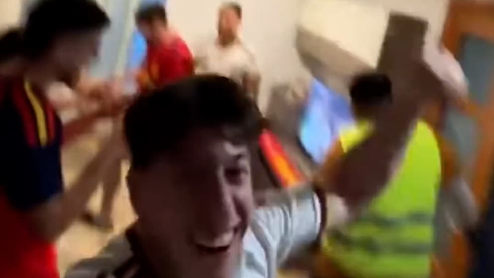 Pizzabote erwischt perfekten Moment