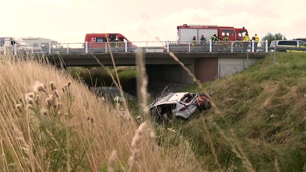 Schwerer Unfall mit Diplomatenfahrzeug auf der A20