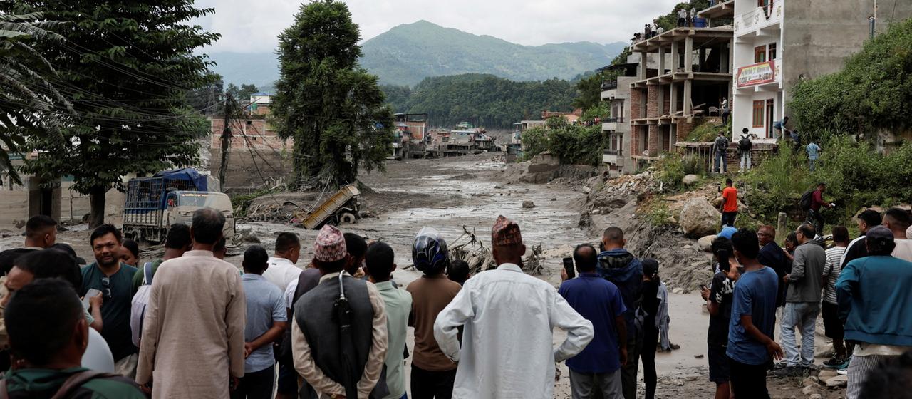 FAQ Rettungseinsatz läuft: Was über die Flutwelle in Nepal bekannt ist