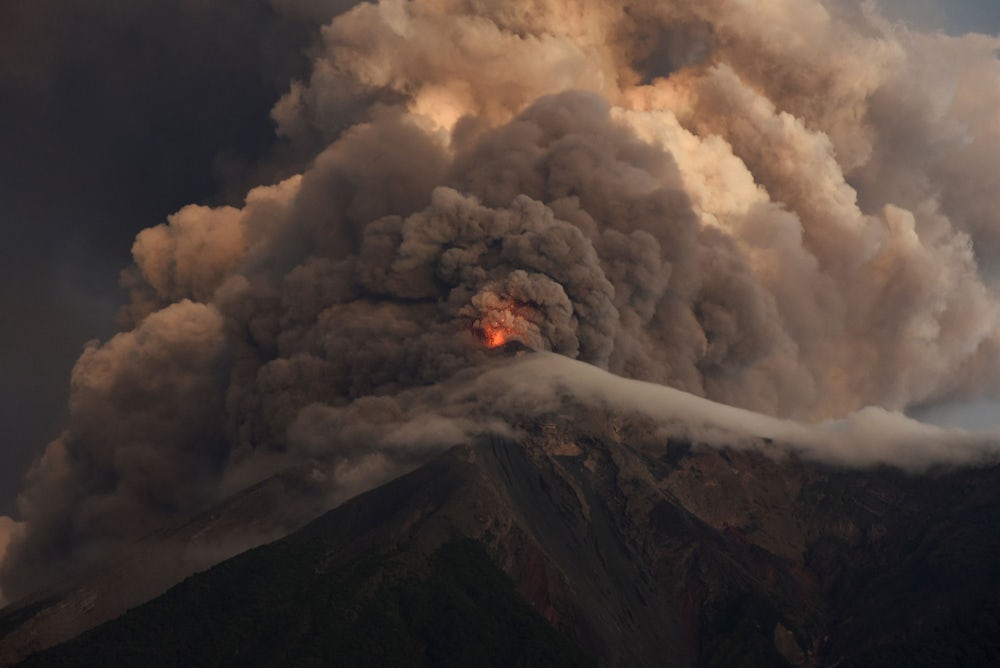 Erneuter Ausbruch des Volcán de Fuego in Guatemala