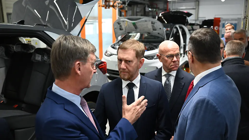 Kretschmer schlägt längere Arbeitszeiten für VW vor