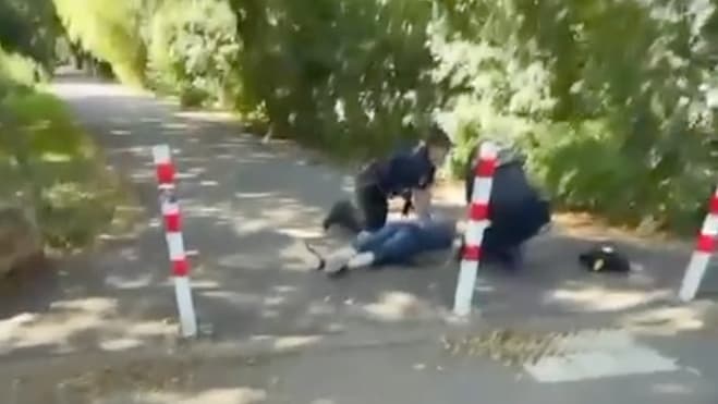 Autofahrer schlägt Fußgänger tödlich: Zeugin berichtet vom Vorfall