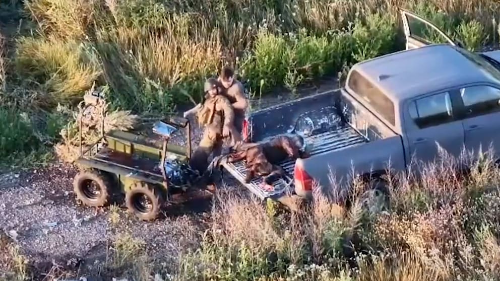 Ukraine-Offizier rettet verwundete Soldaten unter Beschuss