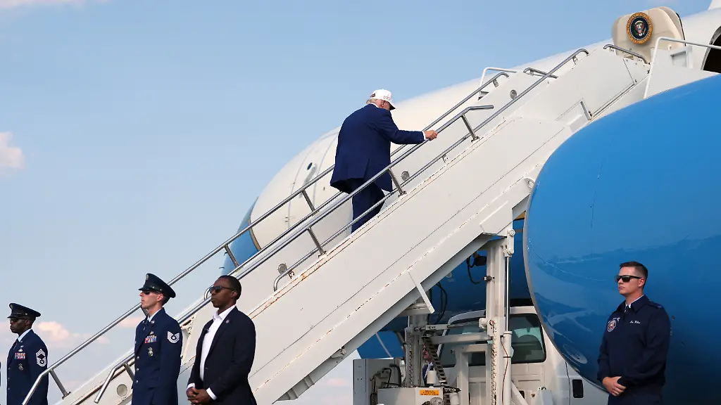 Reporter sorgen sich nach Trumps geheimem Flugzeugwechsel