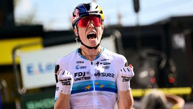 Vollering siegt in der 5. Etappe der Tour de France Femmes und Niedermaier trägt Weiß