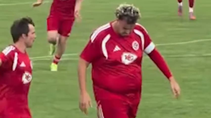 Fußball-Influencer Aminho erzielt Traumtor