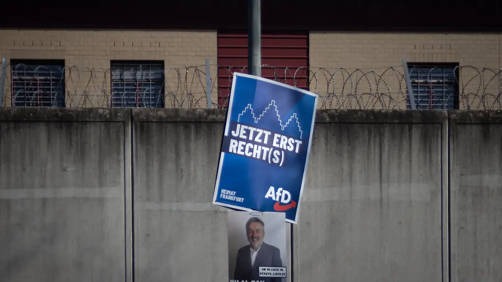 Unvereinbarkeit mit kirchlichen Werten führt zur Kündigung einer AfD-Politikerin