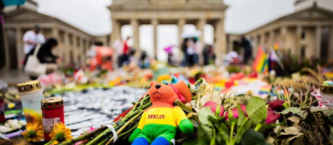 Innenausschuss befasst sich mit CSD-Anschlag in Berlin